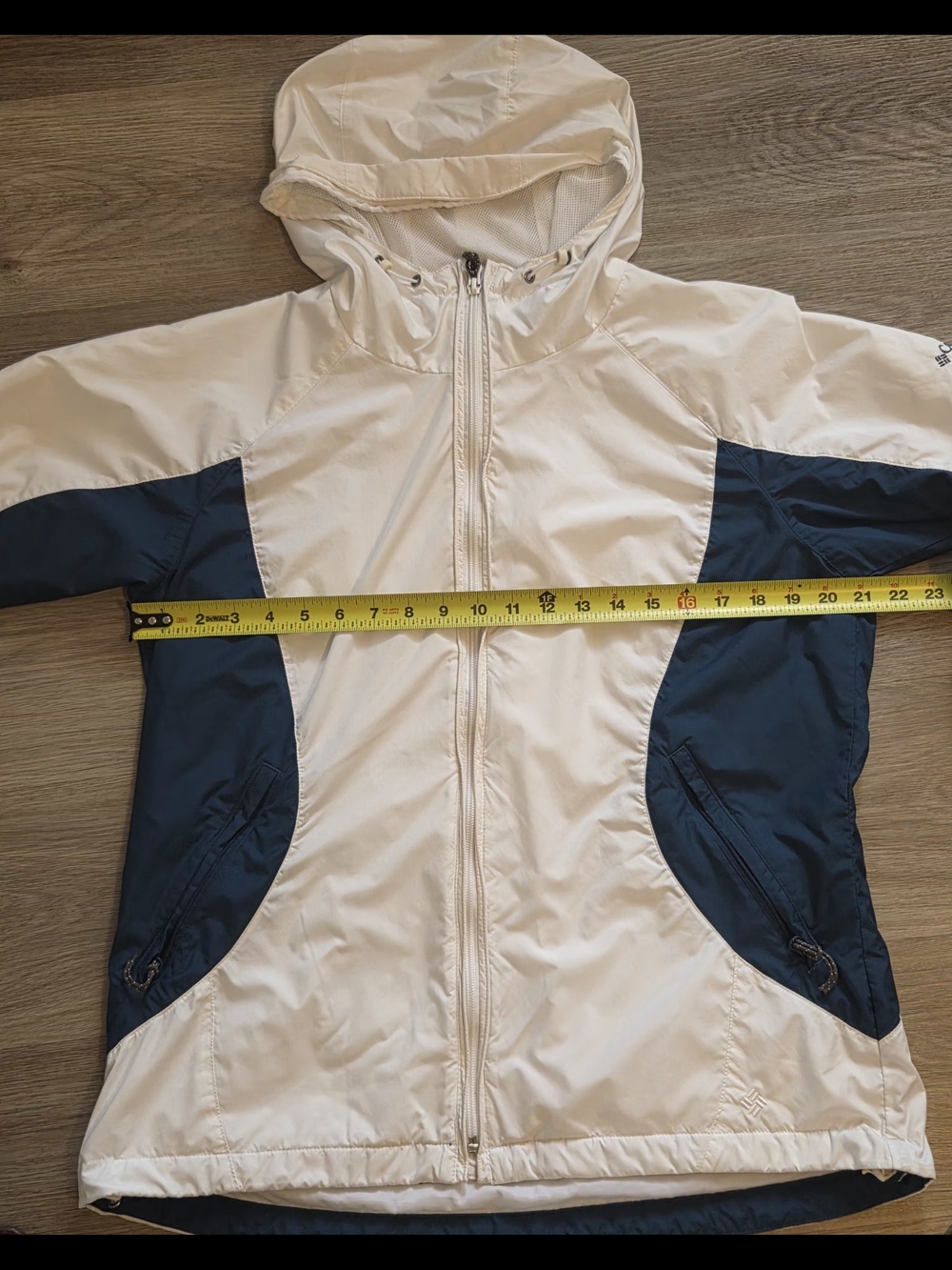 Columbia This jacket is a white and navy blue Columbia windbreaker - Picture 7 of 12